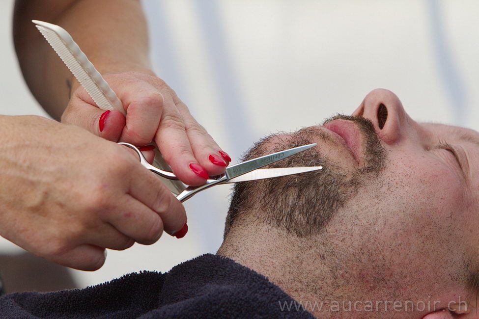 Taille de barbe au ciseau